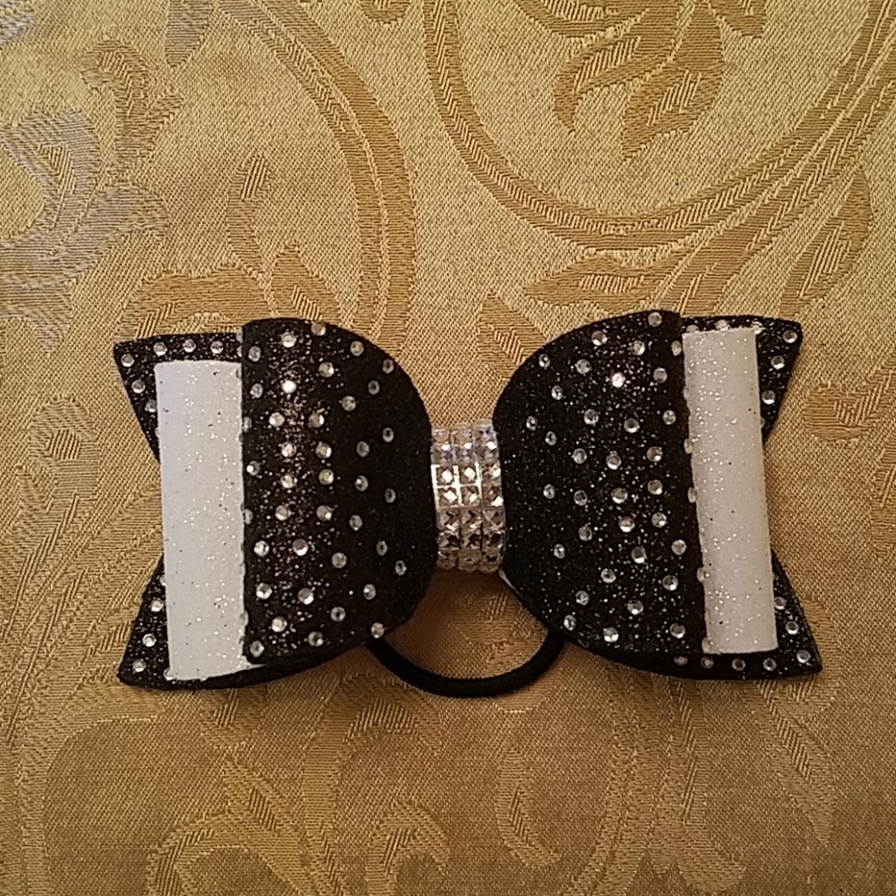 💎3/$25 cheer hair bows with rhinestones.